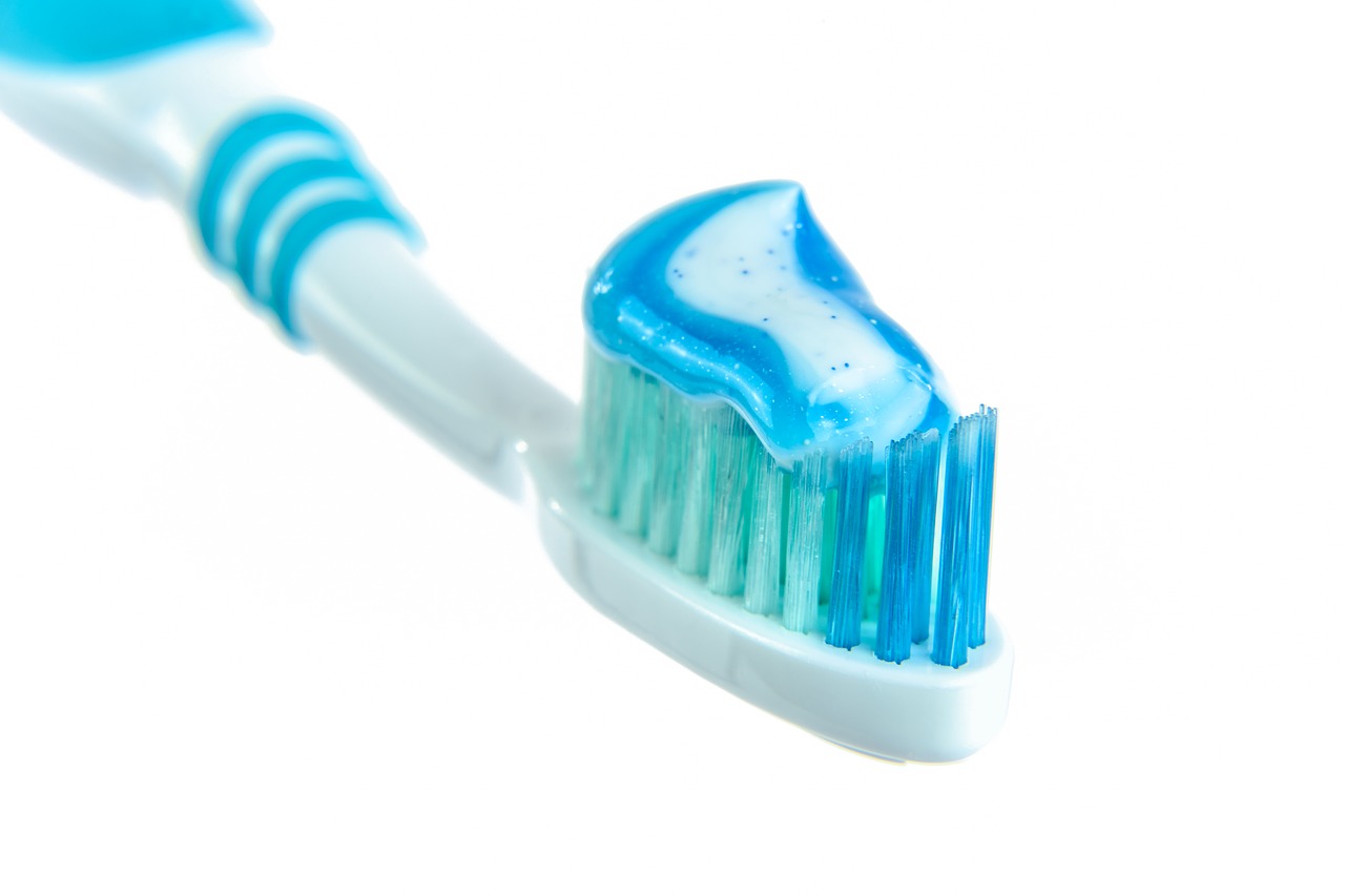 Pasta do zębów – jak ją rozgryźć? Szkodliwe składniki oraz prosta analiza składu