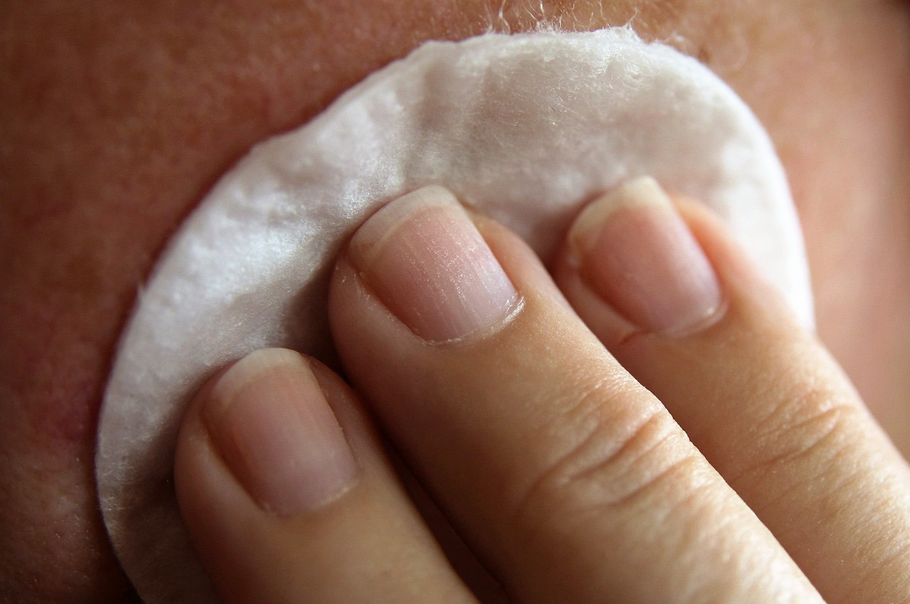 Codziennie oczyszczanie twarzy, czyli jak łagodnie i dogłębnie oczyścić naszą skórę, by czuła się świeża i pachnąca